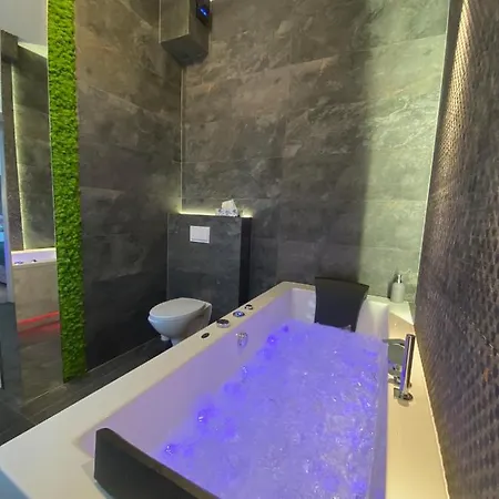 Apartament Bialy Z Jacuzzi Krakow Exterior photo