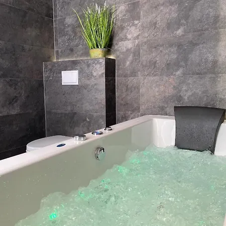 Apartament Bialy Z Jacuzzi Krakow Exterior photo