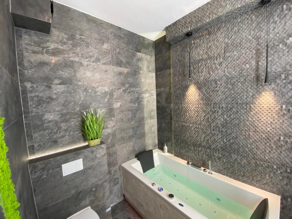 Bialy Z Jacuzzi Apartment Krakau